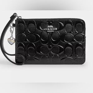 Corner Zip Wristlet In Signature Leather With Heart Charm
